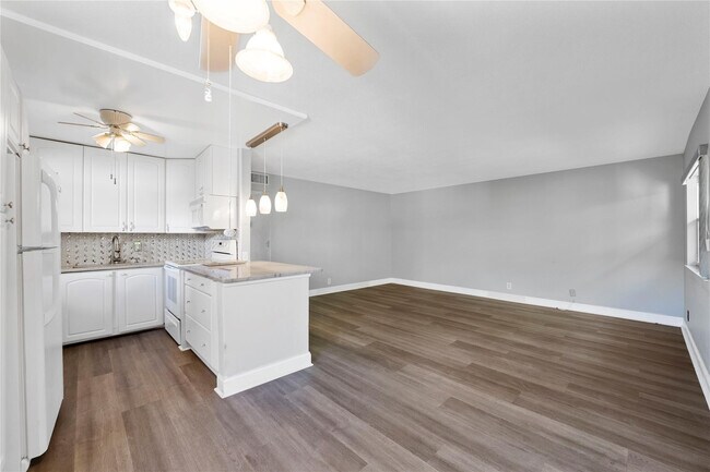 Photo - 220 Seville Dr Unidad 220