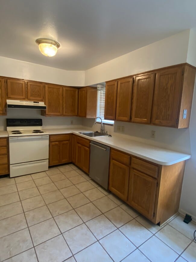 b - 5704 N Roff Ave