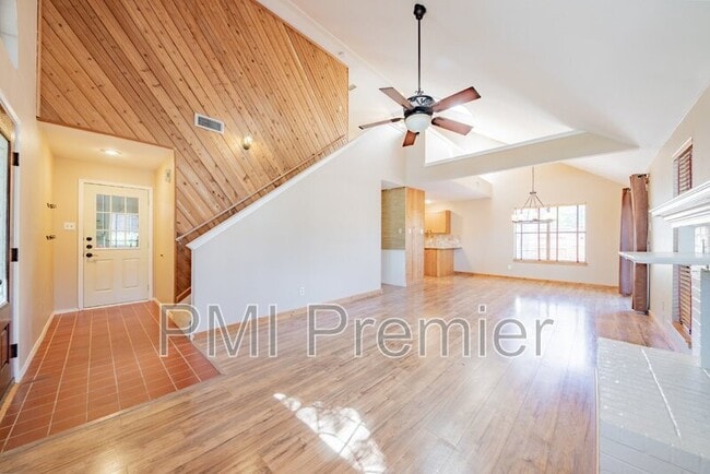 Photo - 471 Caviness Dr