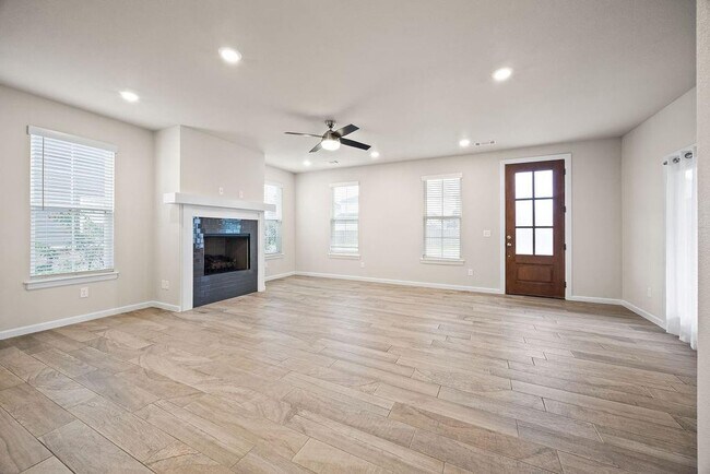 Photo - 1721 W Whitney Ln