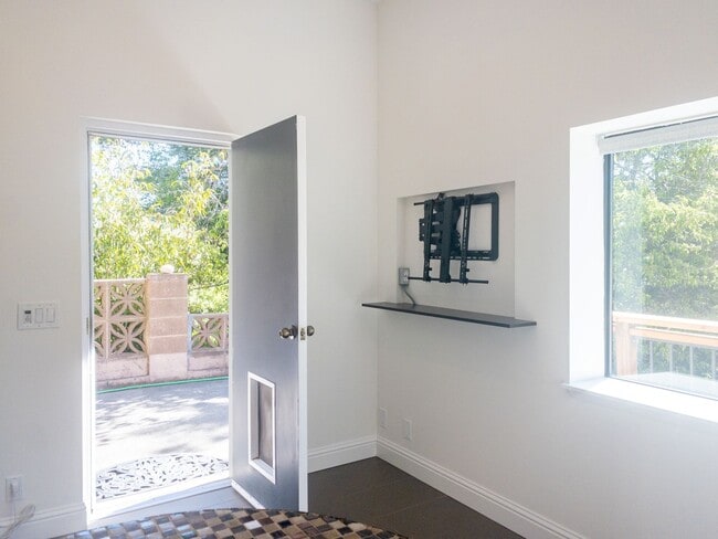 Photo - 1Bed/1Bath! Parking! Laundry! Garden! Pet! PROGRESSIVE Unidad 988 C Meadowsweet Drive