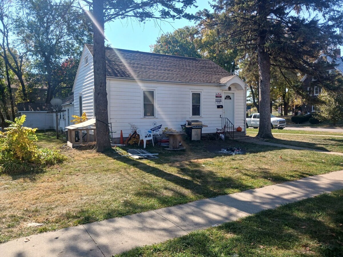 Photo - 2526 Knapp St