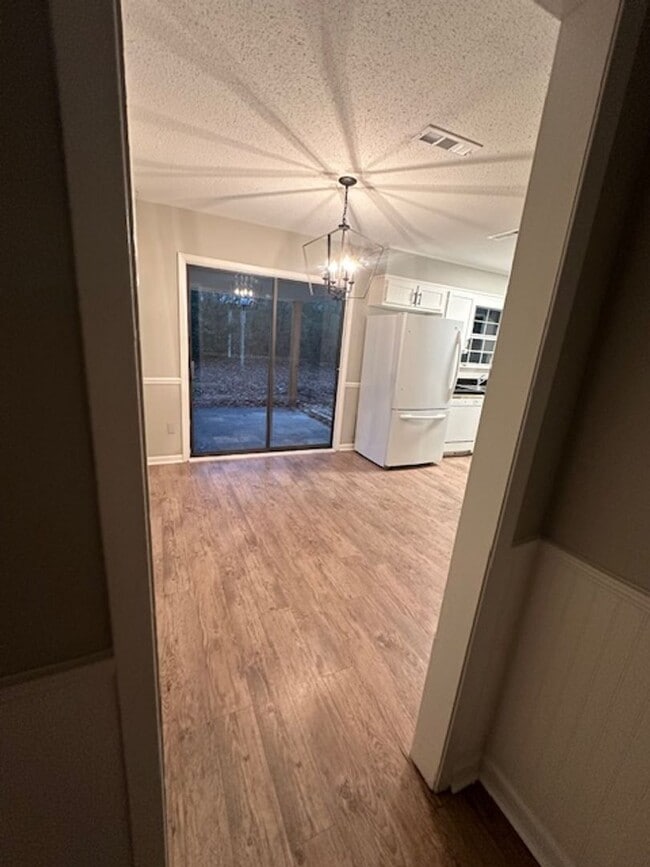 Photo - 3 bed 2 bath perfect location