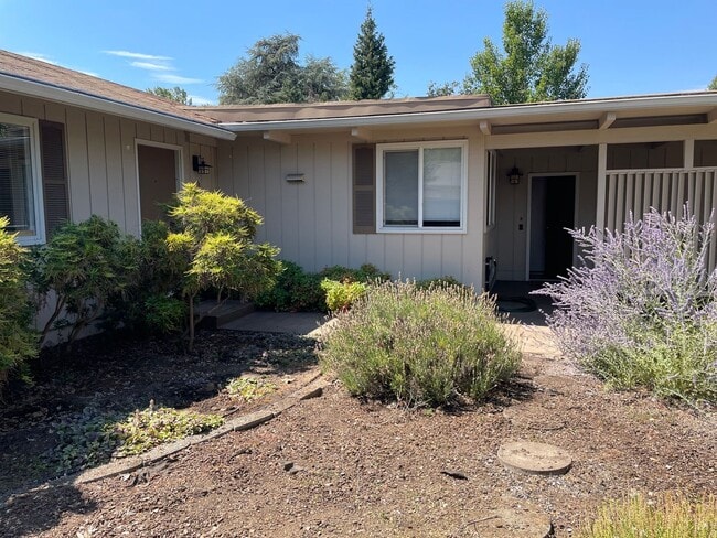 Photo - $300 OFF 1st Month's RENT!! - East Medford...