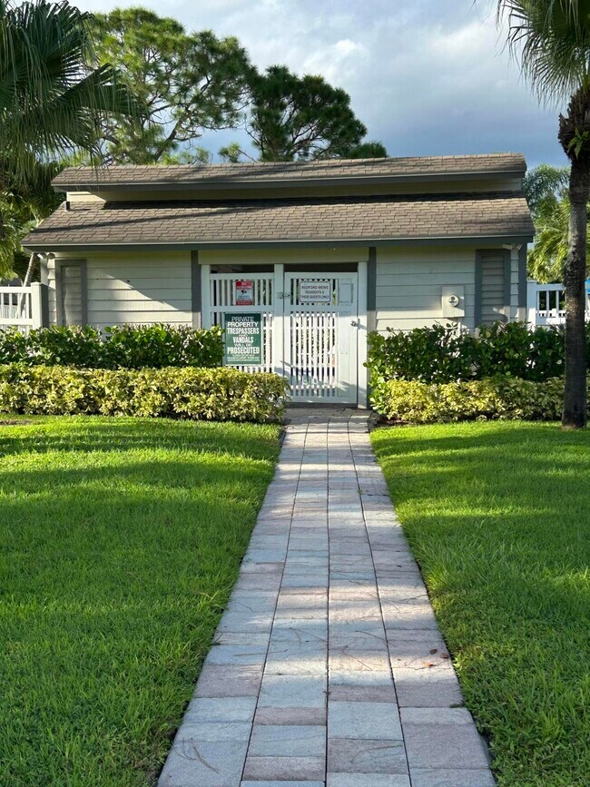 13383 Bedford Mews Ct