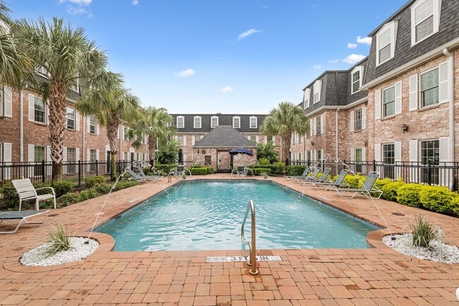 Building Photo - 355 N Post Oak Ln