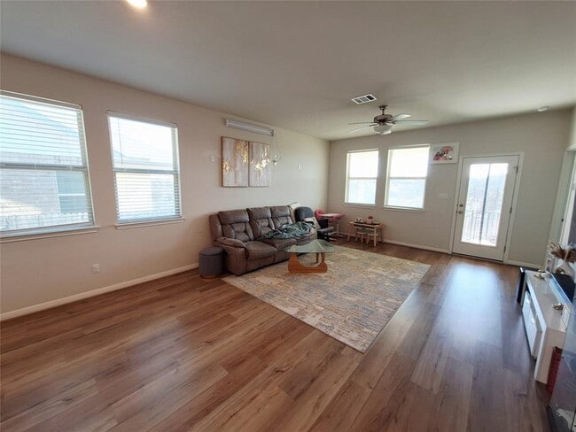 Photo - 417 Dipprey Ln