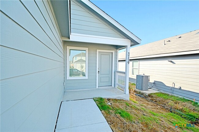 Photo - 3729 Axis Hl St