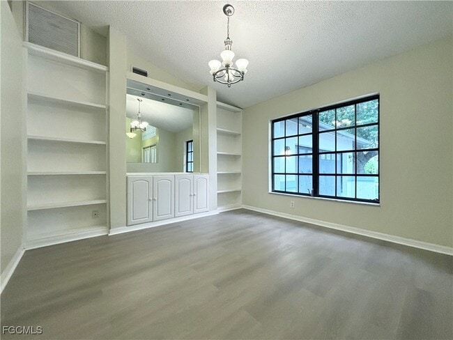 Photo - 2200 SW 40th St