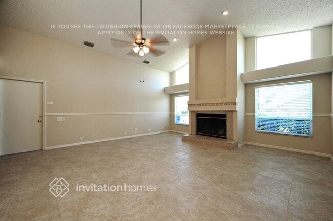 Photo - 437 Waterford Cir E