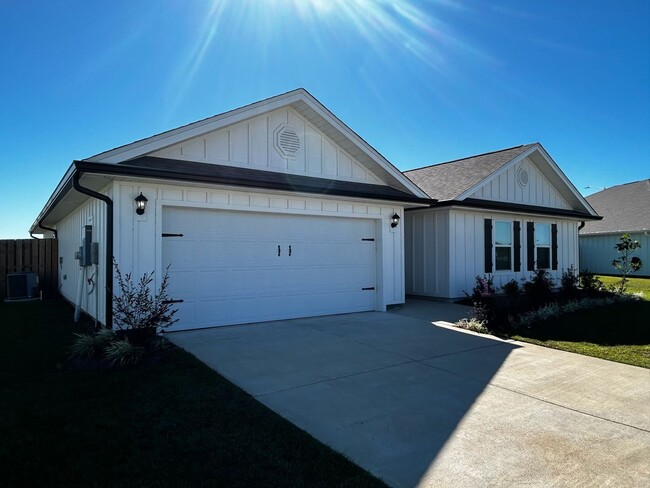 Photo - 4BR/2BA Gulf Shores home with community pool