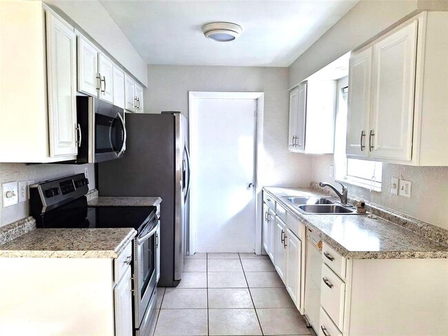 Photo - 11528 107th Ave N