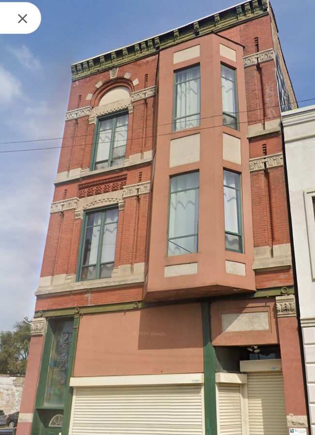Building Photo - 2322 W Roosevelt Rd