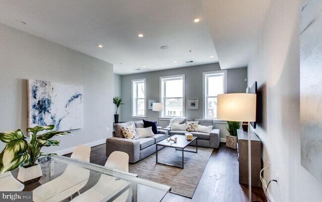 Photo - 726 Girard St NW Unit 2