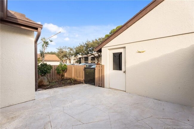 Photo - 2054 SW Silver Pine Way