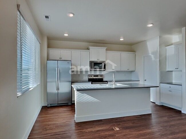 Photo - 1029 N Barkvine Ave