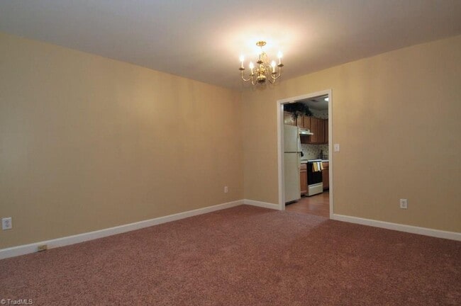 Photo - 128 Troonsway Rd