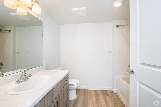 3BR, 2BA - 1,036SF - Bathroom