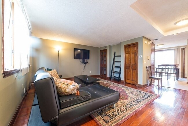 Photo - 474 E 7th St Unit 2