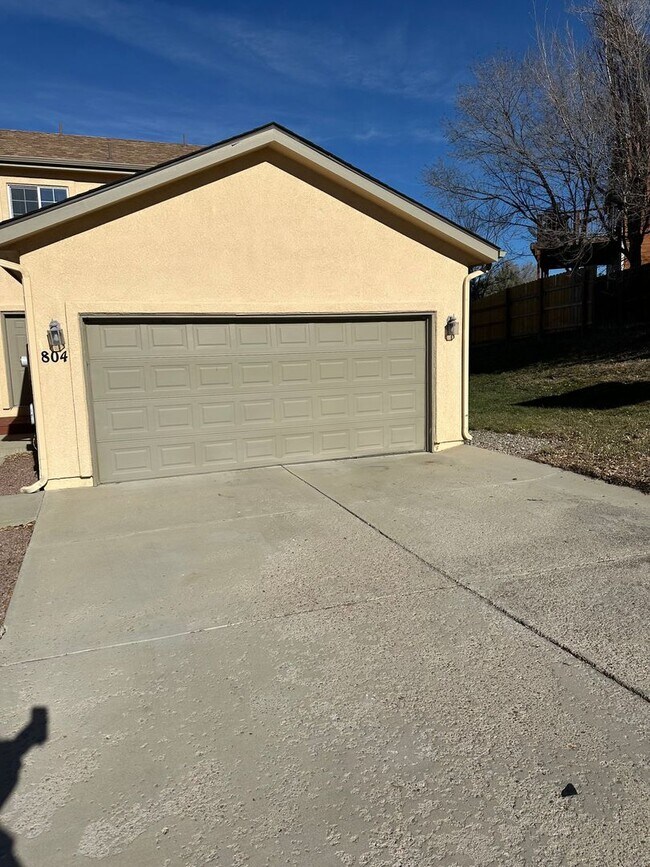 Building Photo - Charming 3BD Townhome in Gated Community just minutes from Peterson AFB & Fort Carson - Security ...