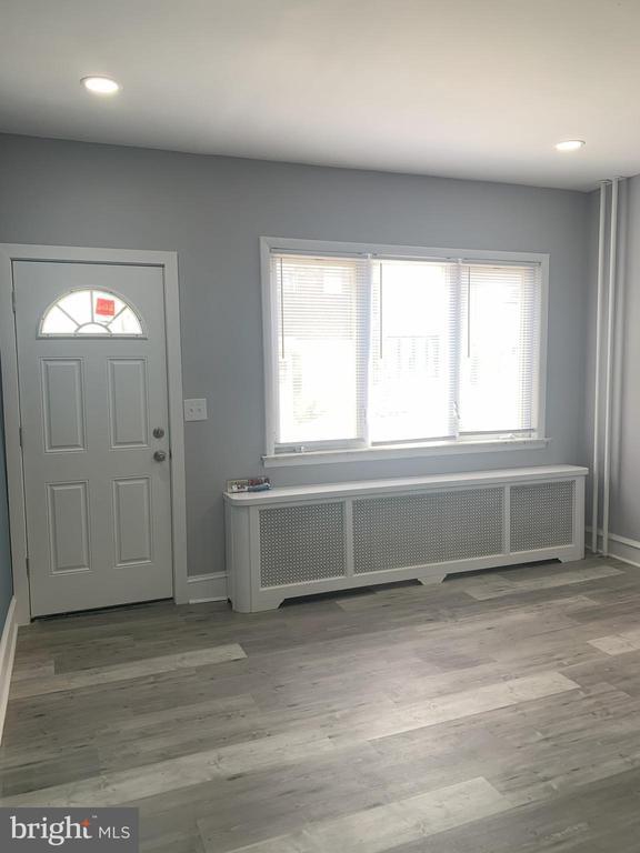 Photo - 2982 E Thompson St