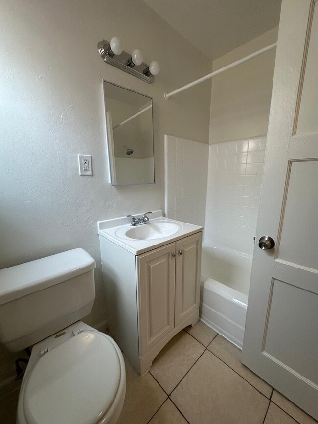 Photo - 1737 N Sycamore Ave Unit 204
