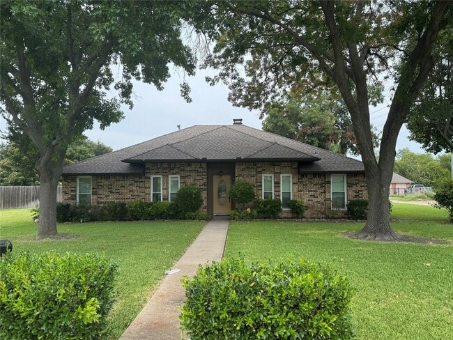 Building Photo - 913 Lake Meadows Dr