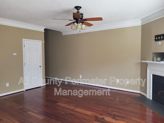 Photo - 563 Hansen Dr