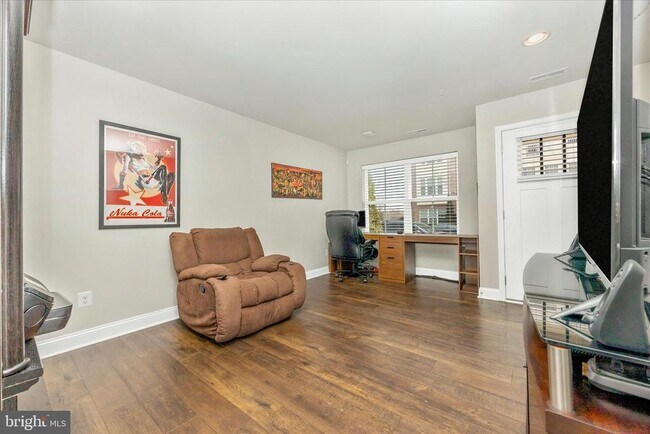 Photo - 5018 Judicial Wy