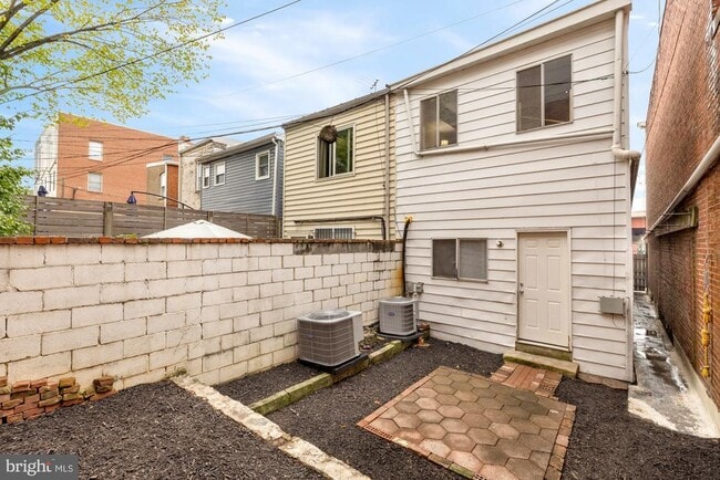 Photo - 1102 K St SE