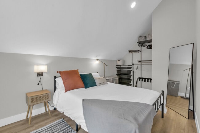 Photo - 646 S Lincoln St Unit 2