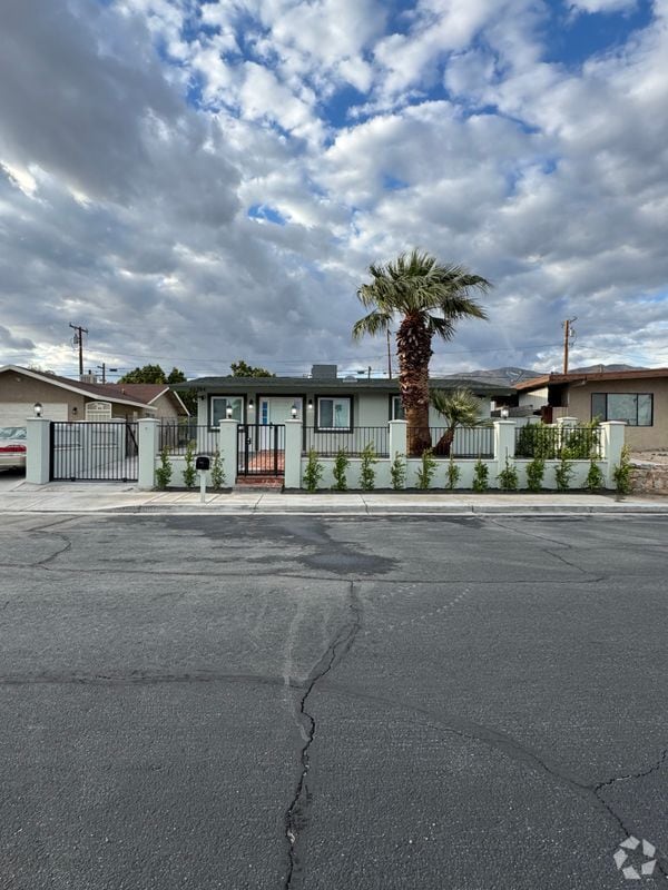 Building Photo - 66384 First Street Rental