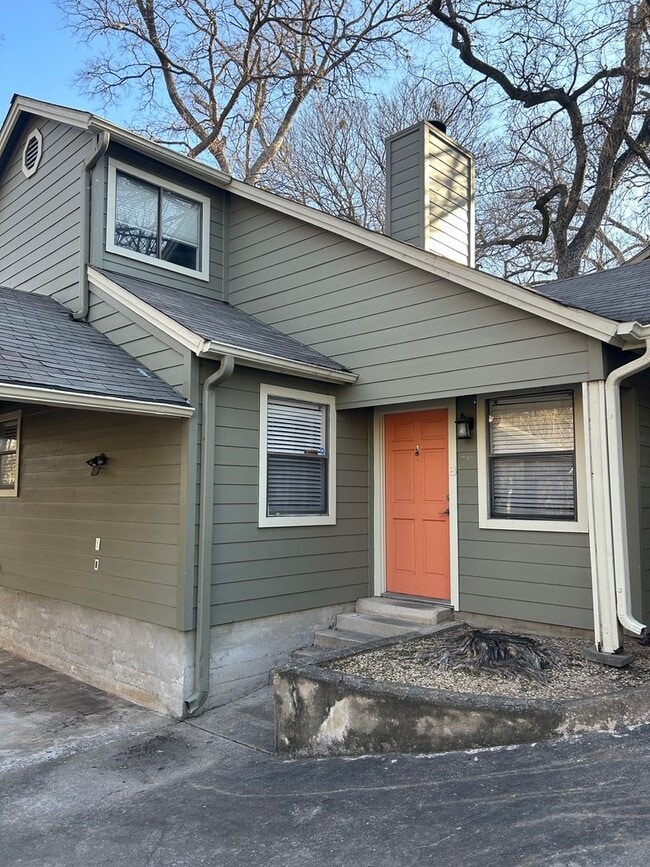 Building Photo - 1610 Waterloo Tr Unit B