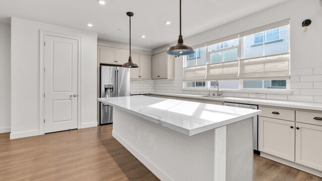 Photo - 1723 Pedrozzi Cmn