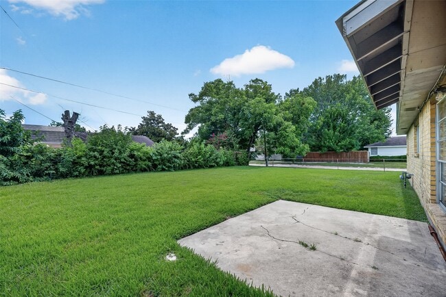 Building Photo - 3602 Cedarcrest Dr