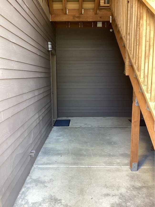 Photo - 2950 SW Coho St