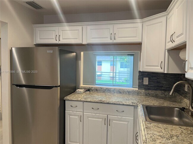 Photo - 5525 N Lakewood Cir Unit 223