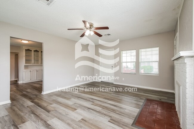 Photo - 210 E Will Rogers Blvd