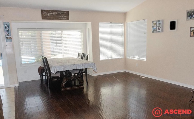 Photo - Spacious 3BD/2BA Home in Bakersfield's 93313 Area — Fully Equipped, Pets Welcome!