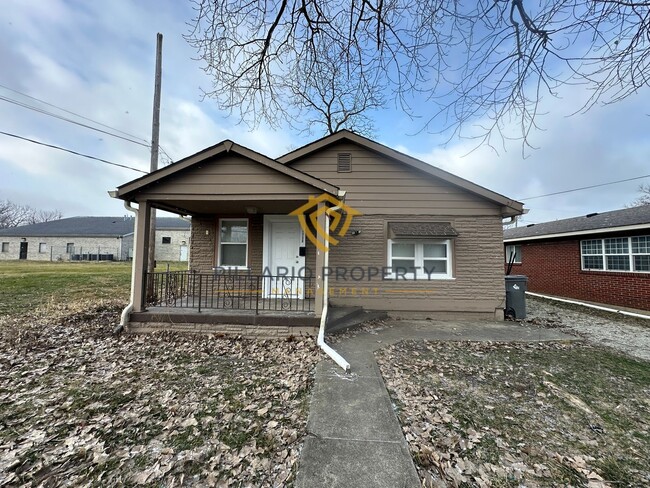 Building Photo - $500 OFF MOVE IN COSTS! MUST SEE UNITS! Close to Bethel Park, Updated 3 Bedroom/1 Bathroom with D...