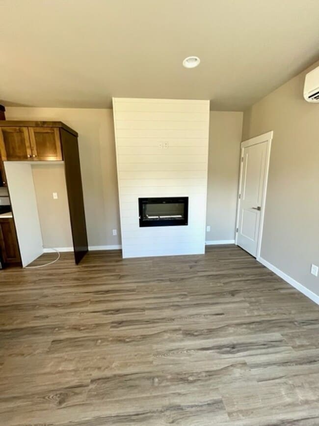 Photo - Jennifer Triplex - 61525-JENN-00 Unidad #3