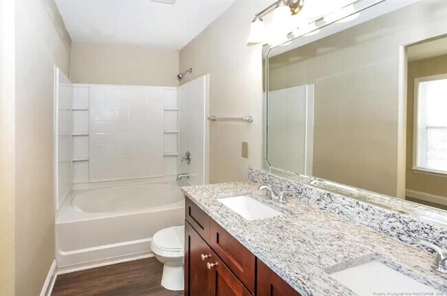 Photo - 956 Littleton Dr