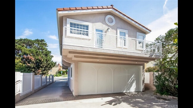 Cochera - 109 N Irena Ave