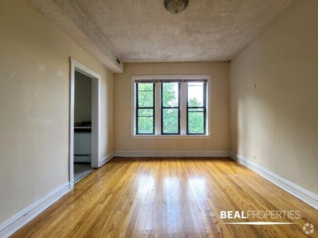 Building Photo - 2 bedroom in CHICAGO IL 60657 Unit E3 Rental
