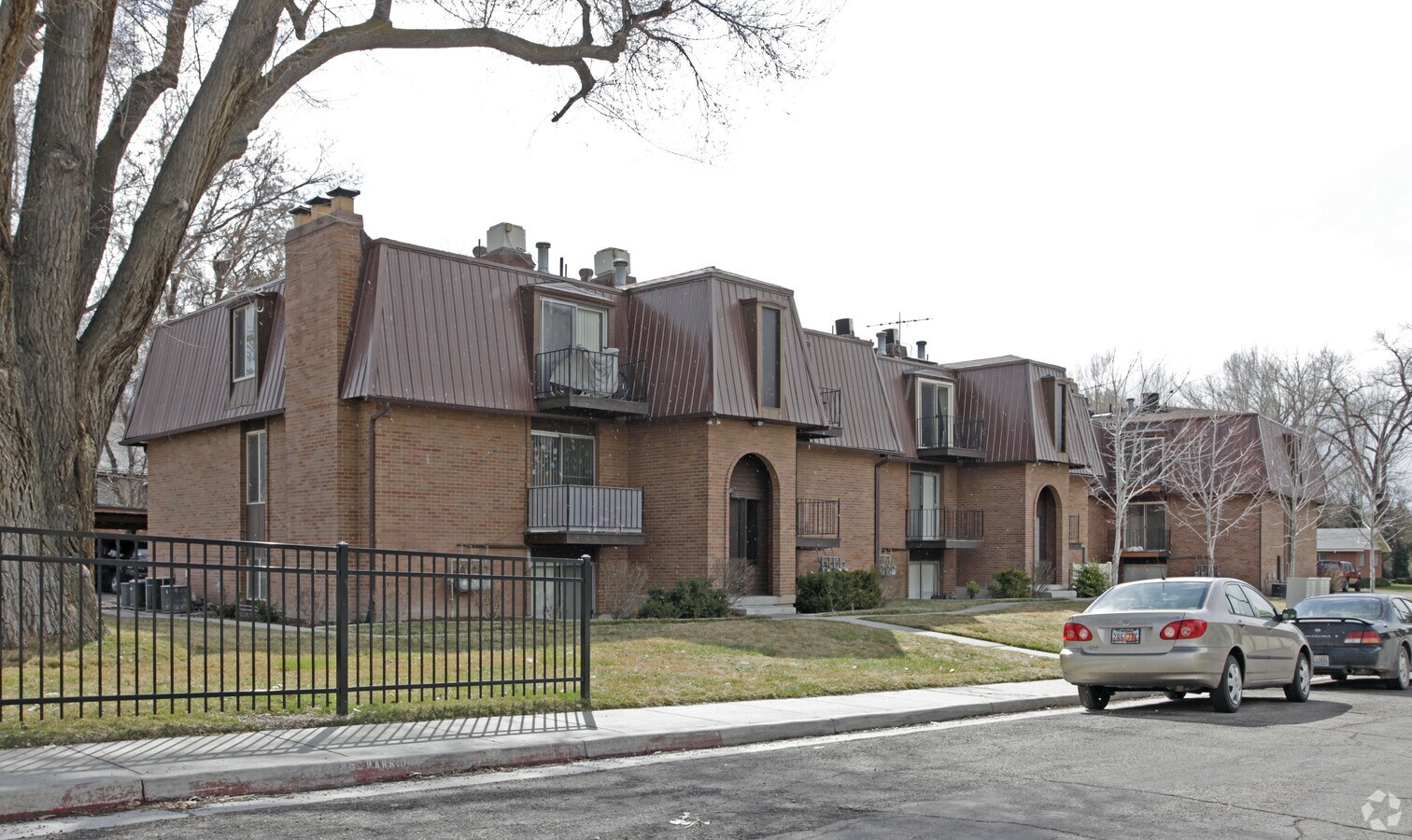 Linden Apartments - Linden Apartments