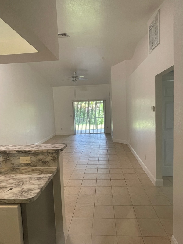 Photo - 700 W 12th St Apartamento