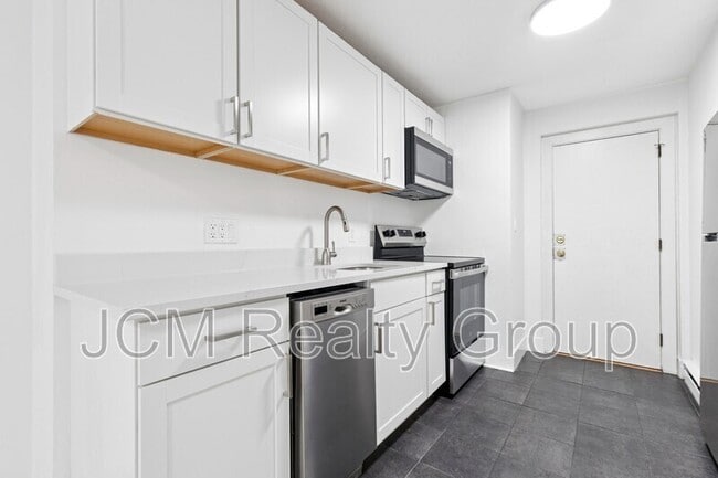 Building Photo - 303 Broadway Unit B5/ 2nd Floor Rental