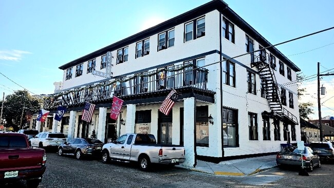 Building Photo - 404 St Philip St Unit 3E