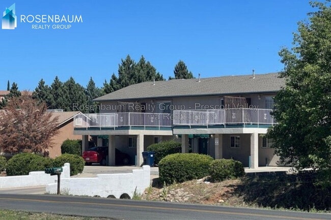 Building Photo - 9615 E Lakeshore Dr Unit B