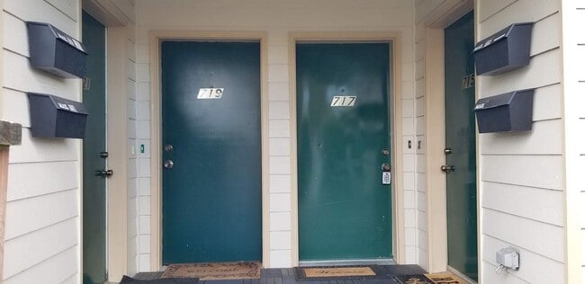 Photo - MOVE IN READY NOW! Desirable down town location. 1 bed, 1 bath. Includes water, sewer and garbage.
